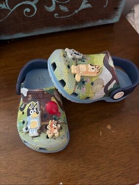 CROCS Bluey-Themed Kids Clogs in Green, Blue & Red
